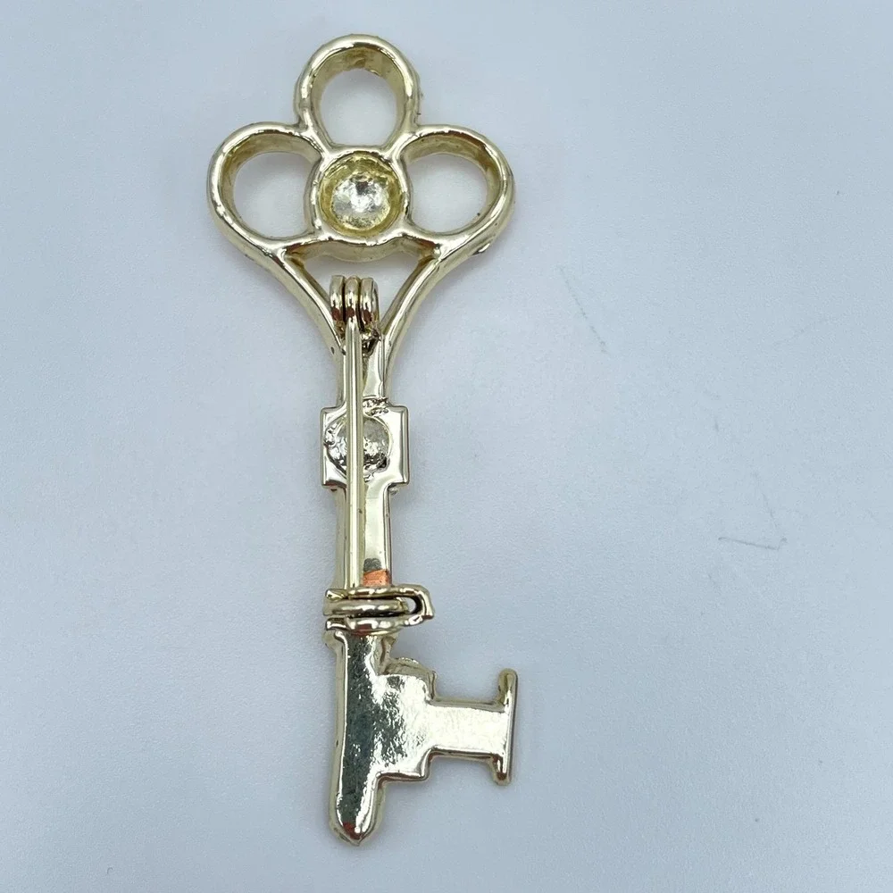 Vintage Gold-Tone Engraved Metal Embellished Skeleton Key Roll-Over Brooch Pin